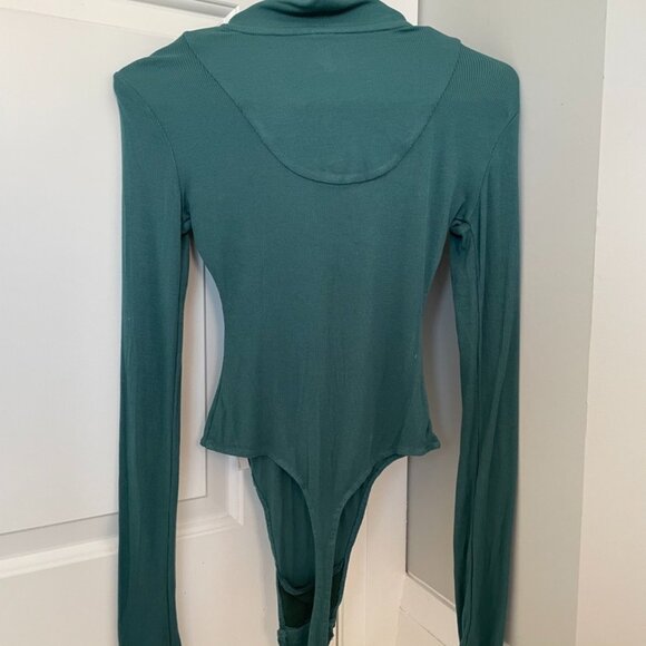 💙 Urban Outfitters Teal Long-Sleeve ¾-Zip Bodysuit 💙 - Picture 2 of 2